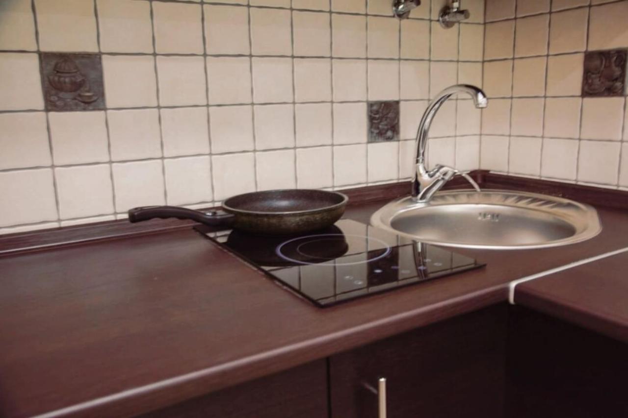 Central Cozy Apartment With Parking! Lviv Dış mekan fotoğraf