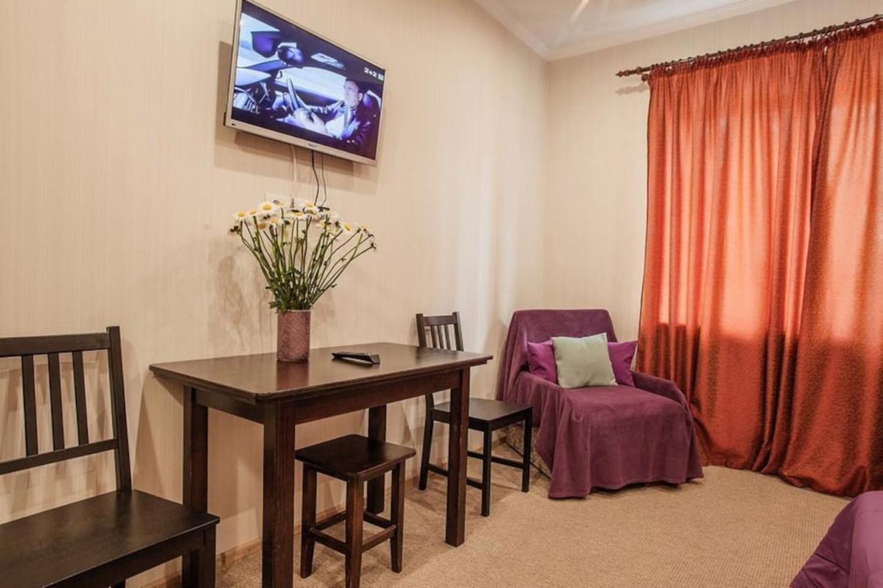 Central Cozy Apartment With Parking! Lviv Dış mekan fotoğraf