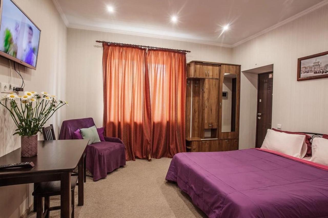 Central Cozy Apartment With Parking! Lviv Dış mekan fotoğraf